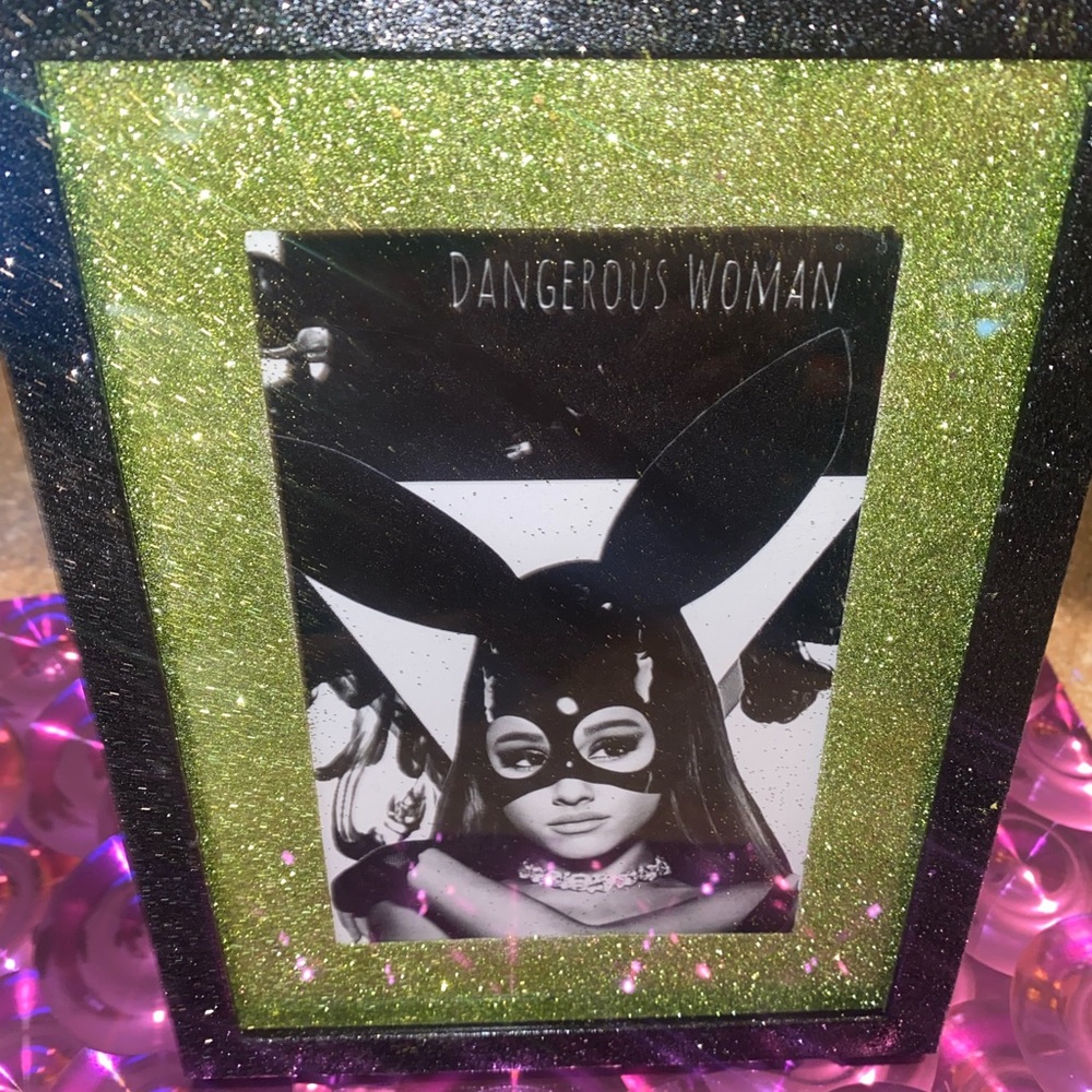 ARIANA GRANDE FAN PHOTO DANGEROUS WONAN 4X7 HOLO POP FRAME NEW!!